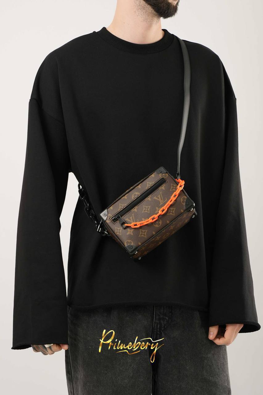 Сумка LV в качестве дубликат Mini Soft Trunk из легендарной канвы Monogram.