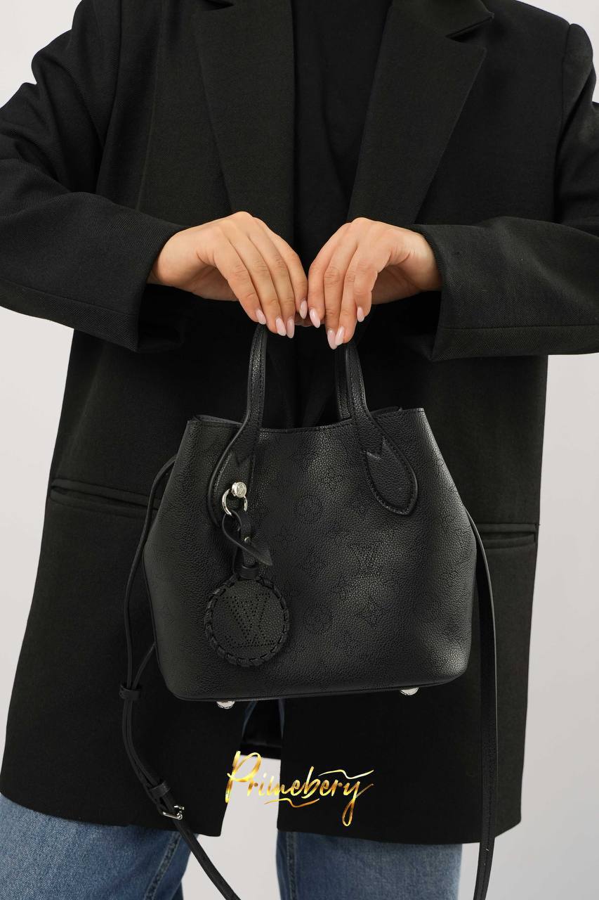 Сумка LV из серой перфорированной кожи телёнка Mahina