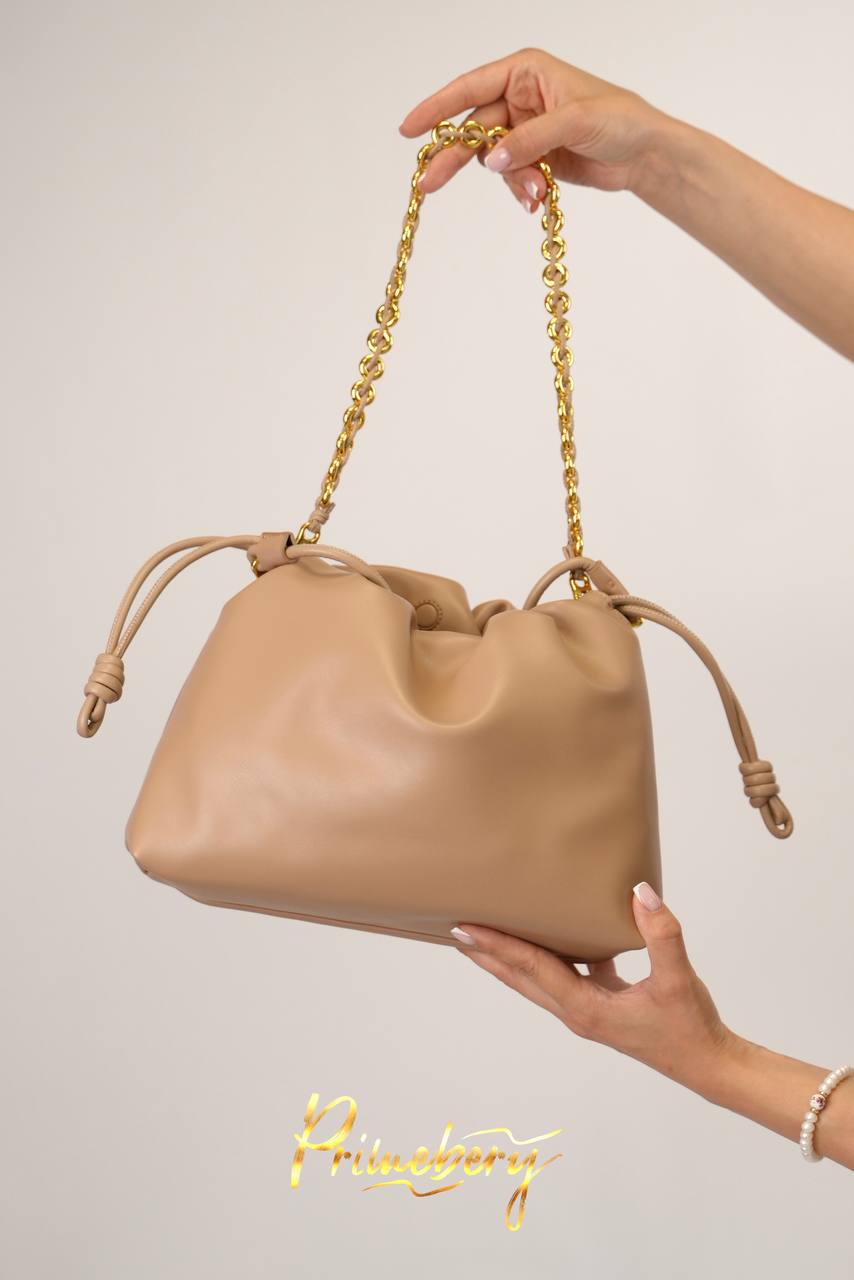 Сумка В черной LOEWE поместится всё. Даже чувство, что тебе давно