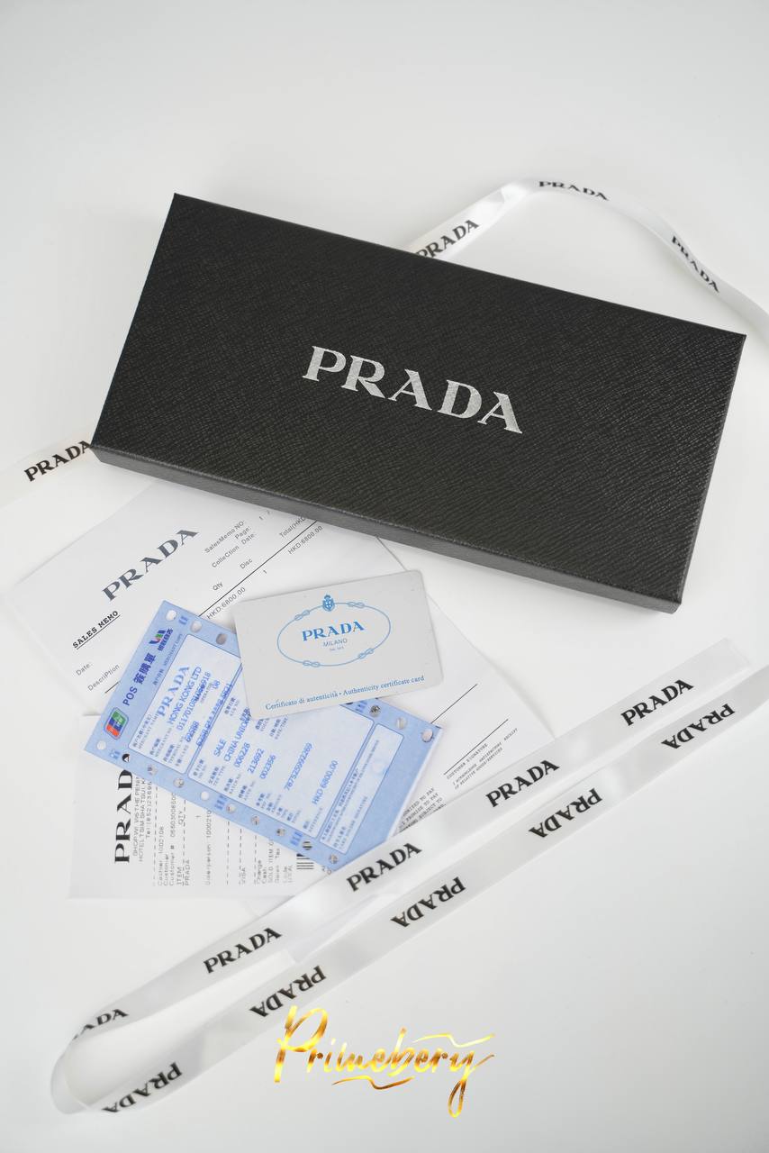 Перчатки Prada