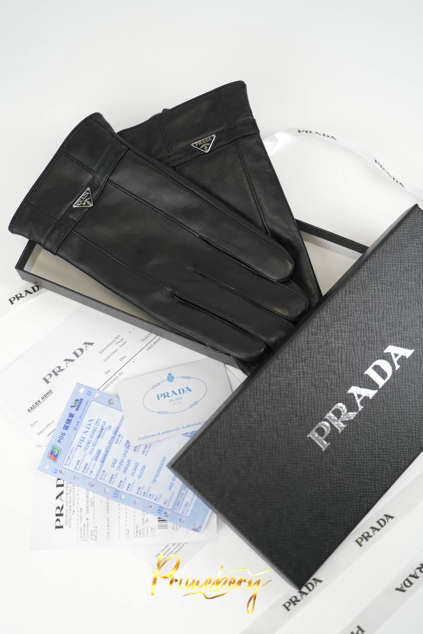 Перчатки Prada