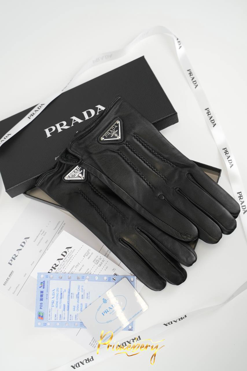 Перчатки Prada