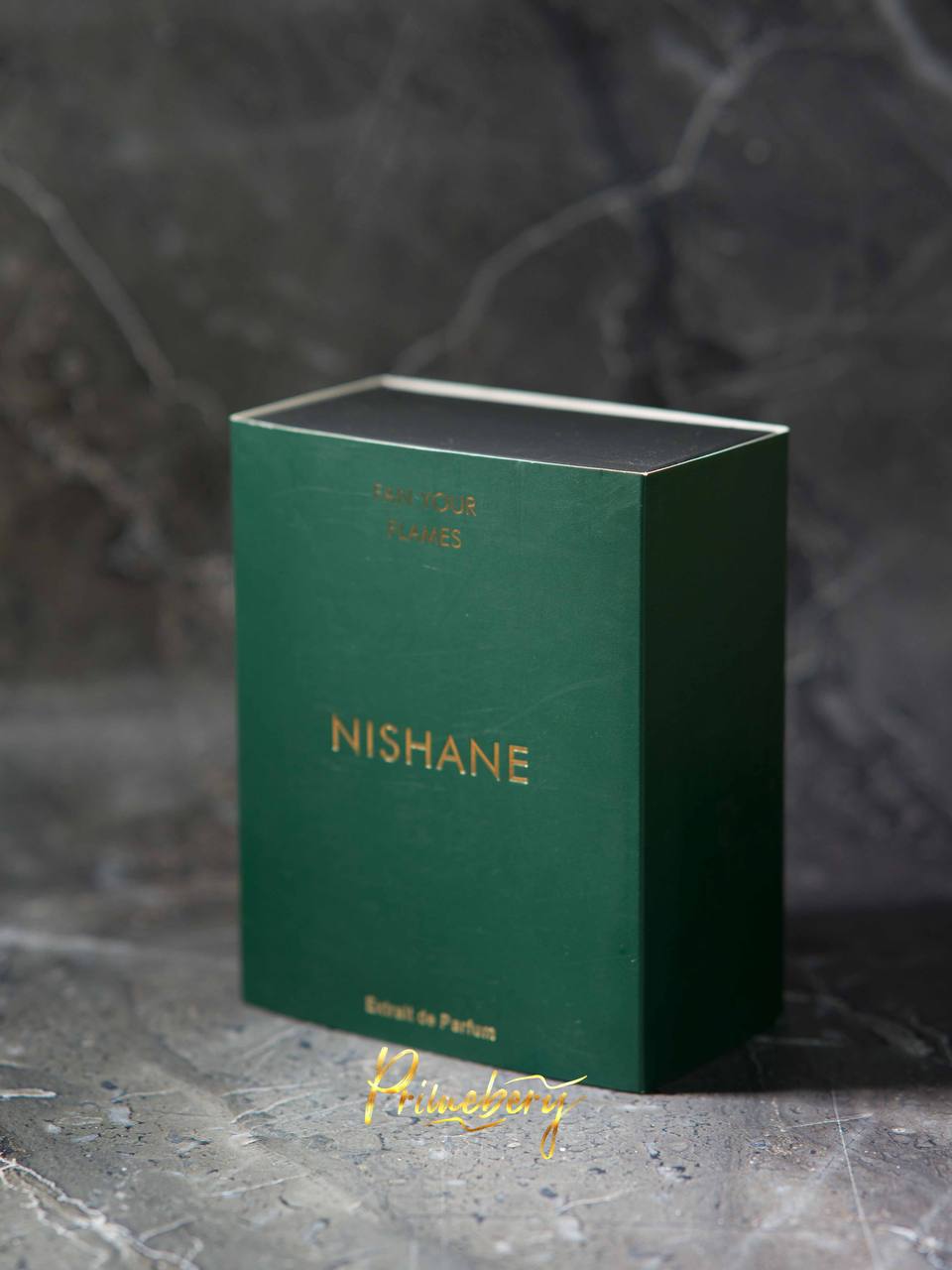 Nishane Fan Your Flames - аромат для мужчин и женщин, выпущенный брендом Nishane в 2016 году. Парфюмерная композиция относится к классам фантазийные. Как сообщается в официальном пресс-релизе, самыми узнаваемыми оттенками этого творения парфюмеров стали: в начальных нотах - ром и кокосовый орех; в нотах сердца - бобы тонка и табак; в нотах базы - китайский кедр и дубовый мох.