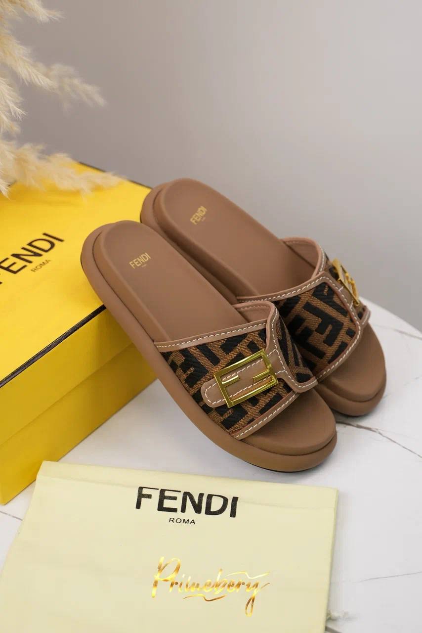 Шлепанцы FENDI