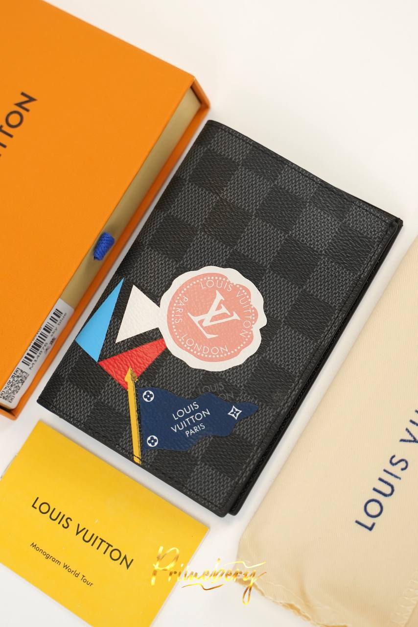 Обложка на паспорт LV